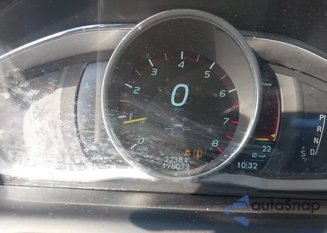 2015 Volvo Xc60 T6 Platinum from USA, damaged, VIN YV4902RM3F2744307